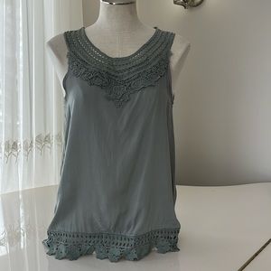 Unbranded lace tank size small